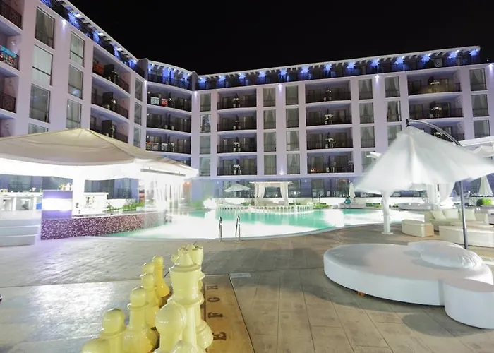 Rainbow 3 Club فندق