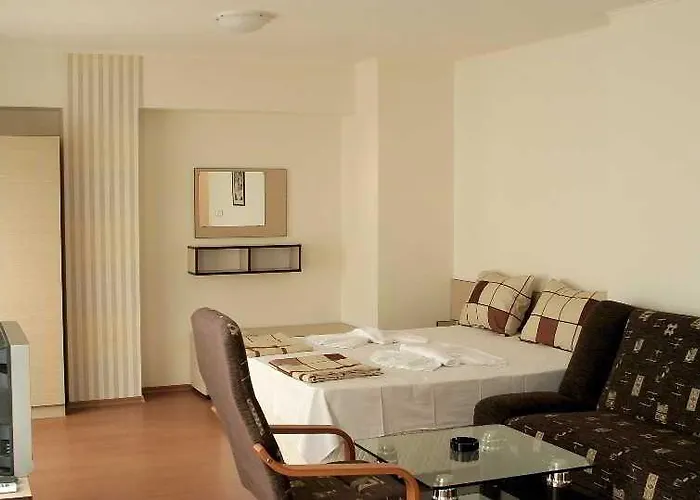 Rainbow 3 Club ساني بيتش